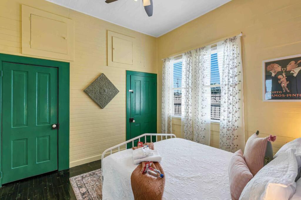Friends Airbnb Themed 2Bed 2Bath Walkable To All Of Ybor Tampa Eksteriør bilde