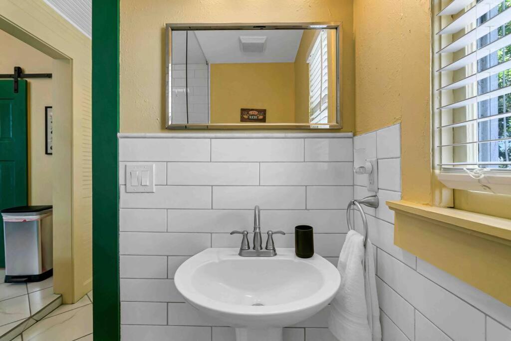 Friends Airbnb Themed 2Bed 2Bath Walkable To All Of Ybor Tampa Eksteriør bilde